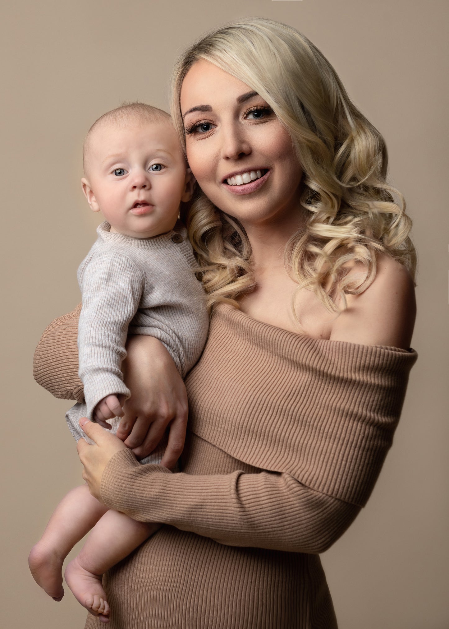 Mothers Day Mini Photo Shoot by Claire Hill Photography in perton Wolverhampton West Midlands near Brimingham Shewsbury Telford & Shropshire
